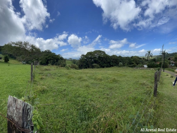 Beautiful Green Vista Lot in Aguacate