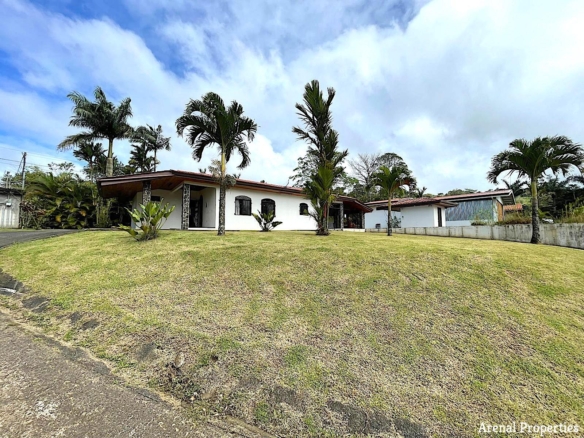 Lovely Home with Pool, Detached Casita and Garage