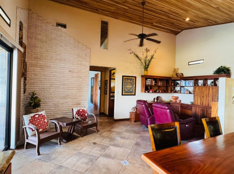 Lake Arenal Jewel: Exclusive Lakeview Estate with Private Lake Access & Separate Apartment.