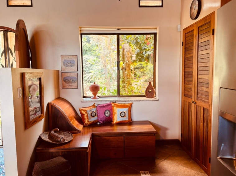 Lake Arenal Jewel: Exclusive Lakeview Estate with Private Lake Access & Separate Apartment.