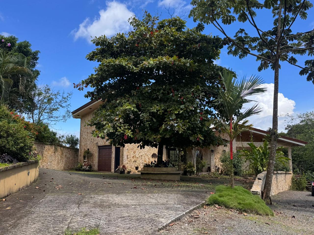 Lake Arenal Jewel: Exclusive Lakeview Estate with Private Lake Access & Separate Apartment.