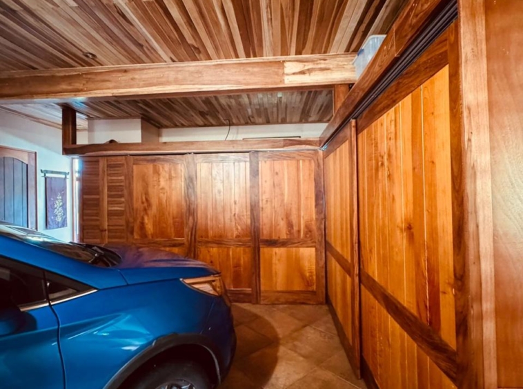 Lake Arenal Jewel: Exclusive Lakeview Estate with Private Lake Access & Separate Apartment.