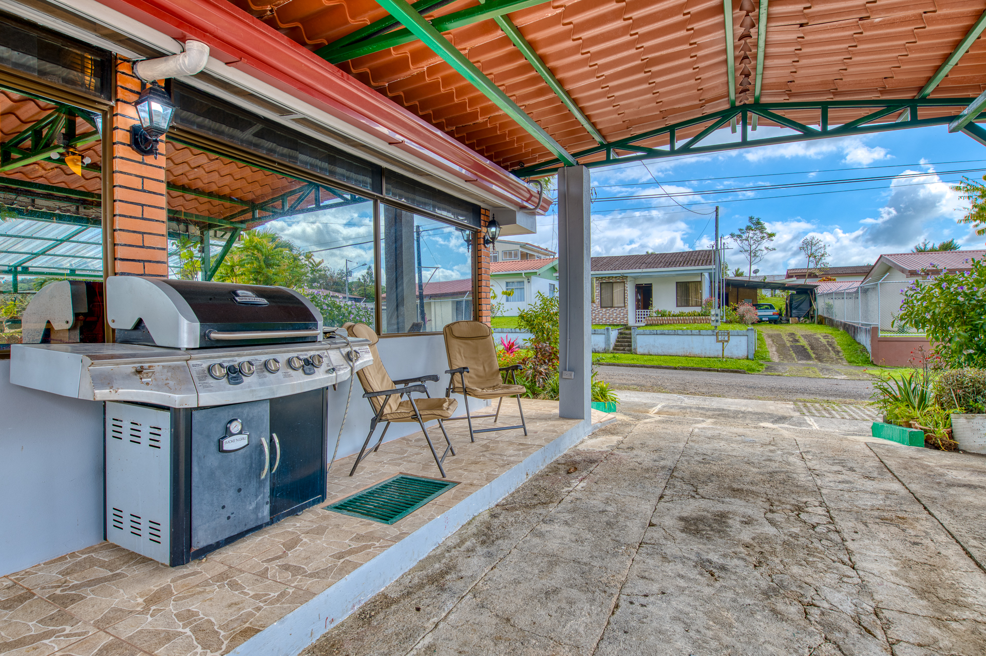 Village Hostel with Expansion Potential – Heart of Nuevo Arenal, Costa Rica