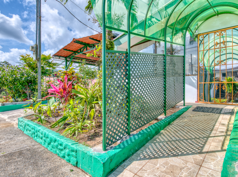 Village Hostel with Expansion Potential – Heart of Nuevo Arenal, Costa Rica