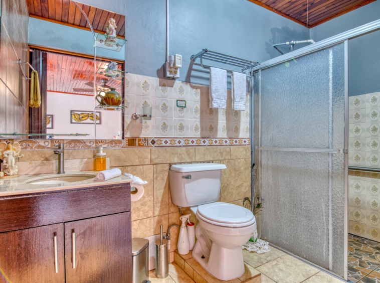 Village Hostel with Expansion Potential – Heart of Nuevo Arenal, Costa Rica