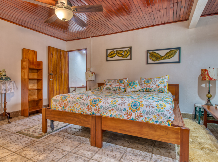 Village Hostel with Expansion Potential – Heart of Nuevo Arenal, Costa Rica