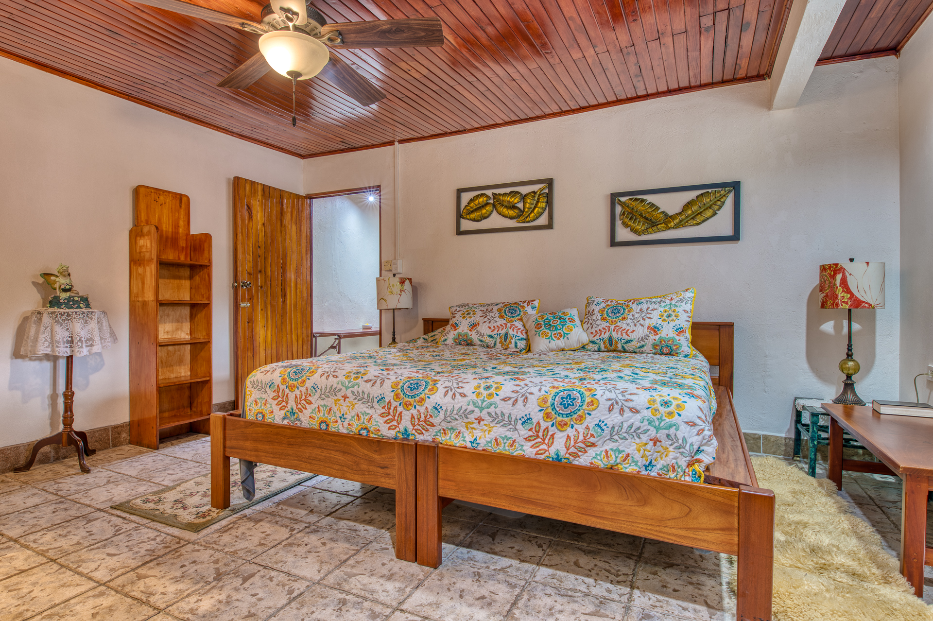 Village Hostel with Expansion Potential – Heart of Nuevo Arenal, Costa Rica