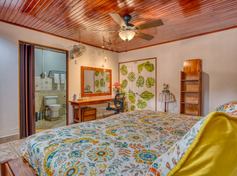 Village Hostel with Expansion Potential – Heart of Nuevo Arenal, Costa Rica