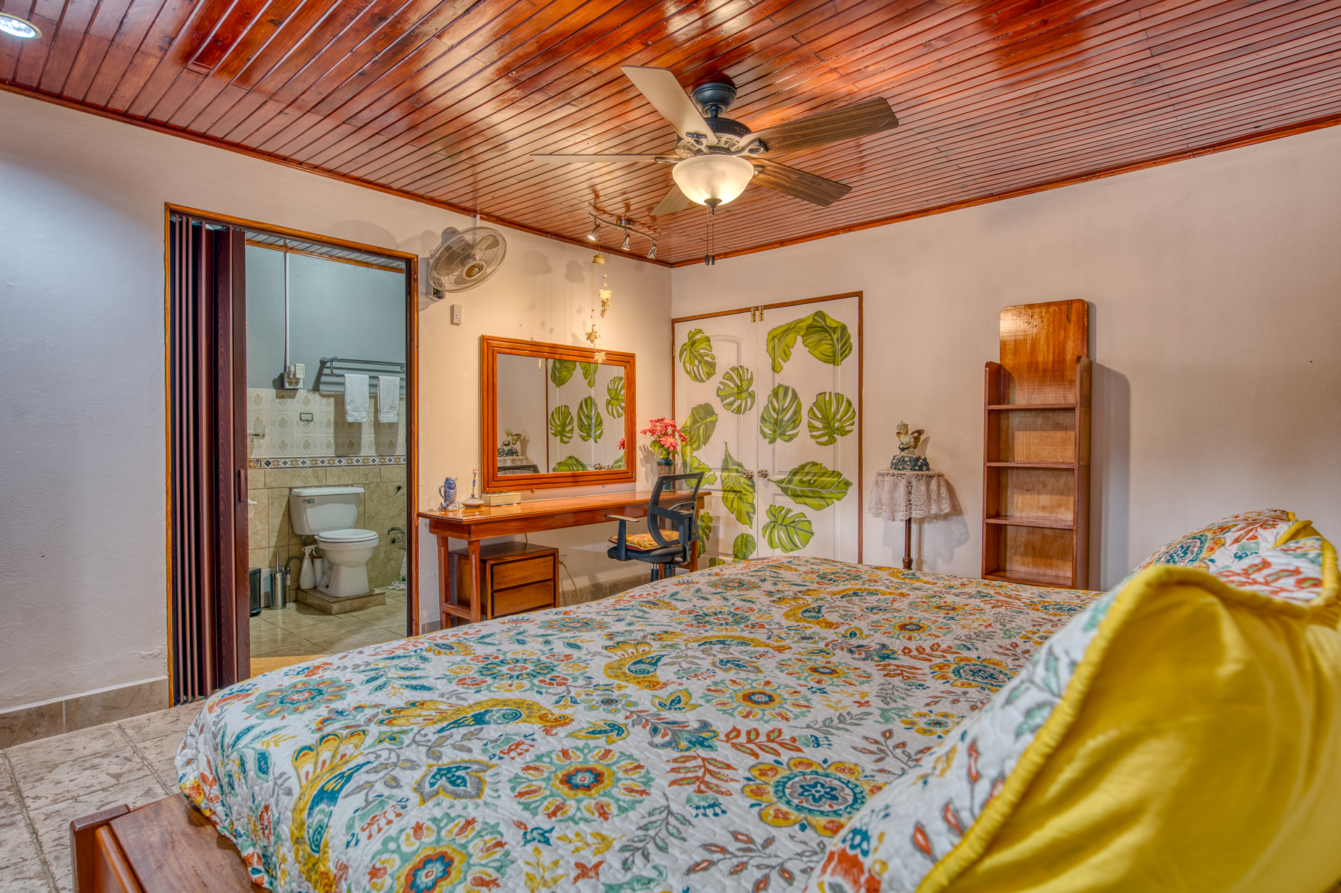 Village Hostel with Expansion Potential – Heart of Nuevo Arenal, Costa Rica