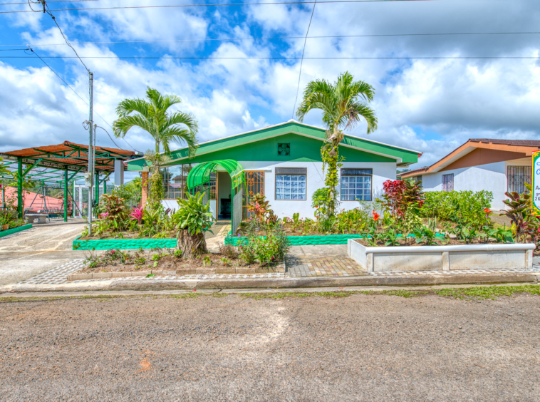 Village Hostel with Expansion Potential – Heart of Nuevo Arenal, Costa Rica