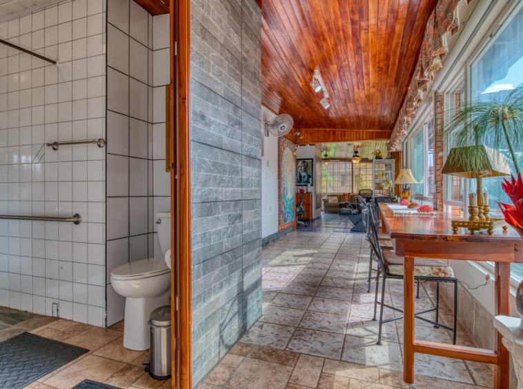 Village Hostel with Expansion Potential – Heart of Nuevo Arenal, Costa Rica