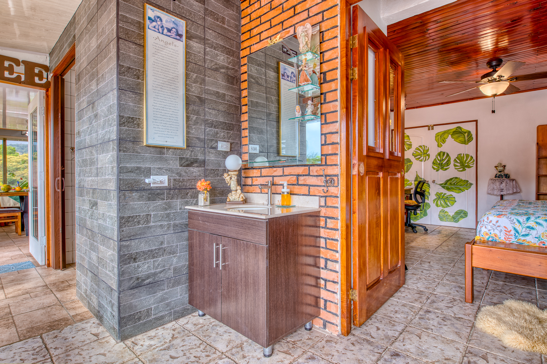 Village Hostel with Expansion Potential – Heart of Nuevo Arenal, Costa Rica