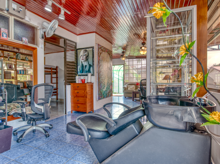 Village Hostel with Expansion Potential – Heart of Nuevo Arenal, Costa Rica