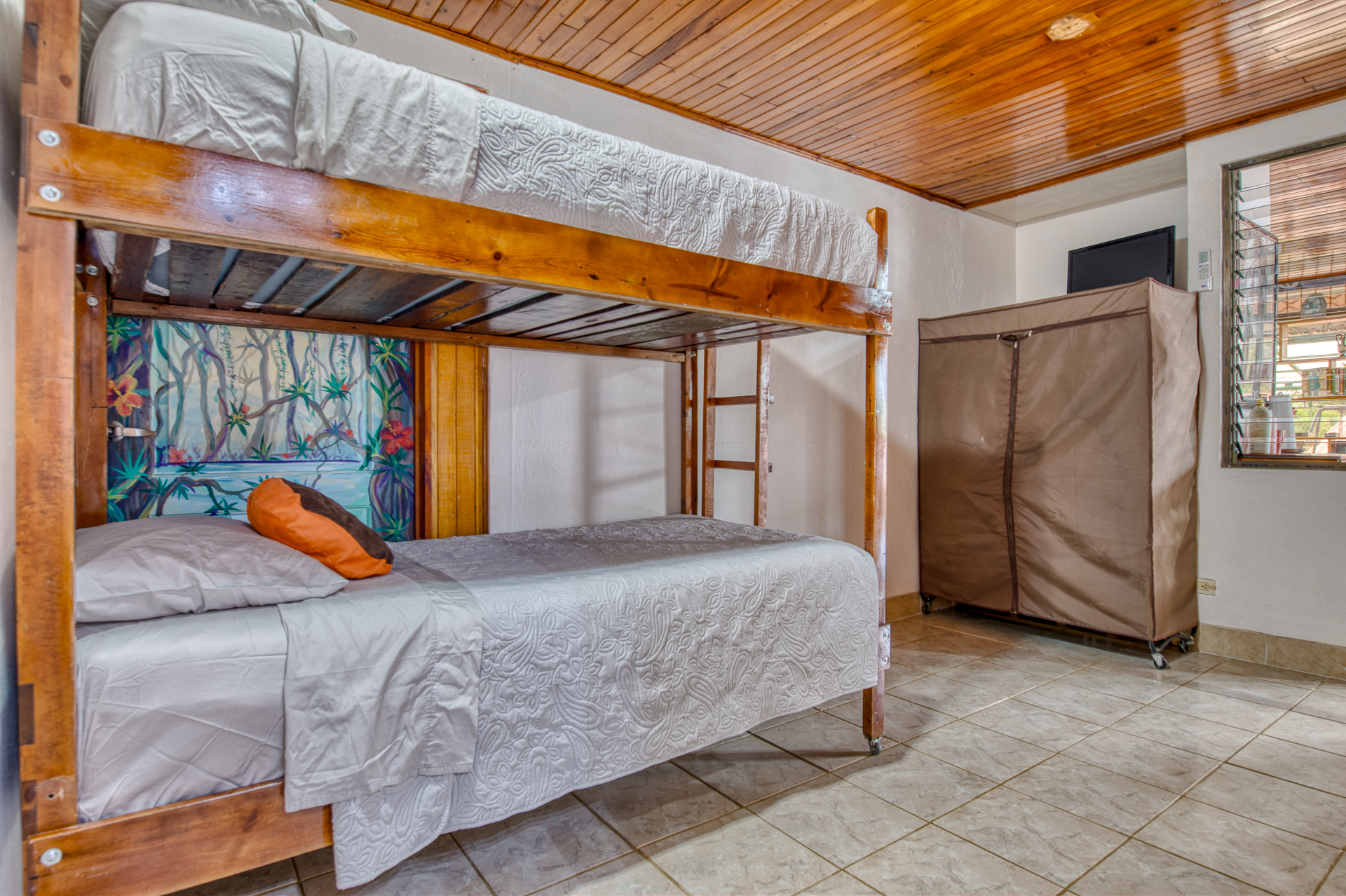 Village Hostel with Expansion Potential – Heart of Nuevo Arenal, Costa Rica