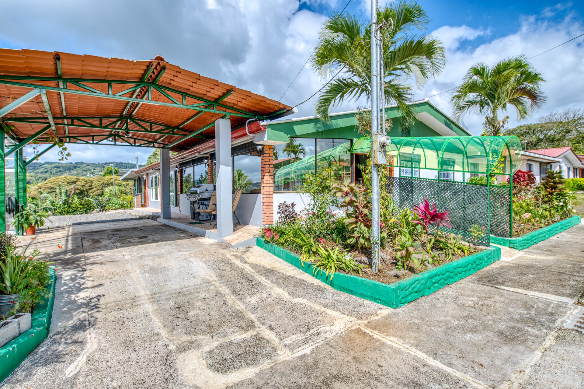 Village Hostel with Expansion Potential – Heart of Nuevo Arenal, Costa Rica