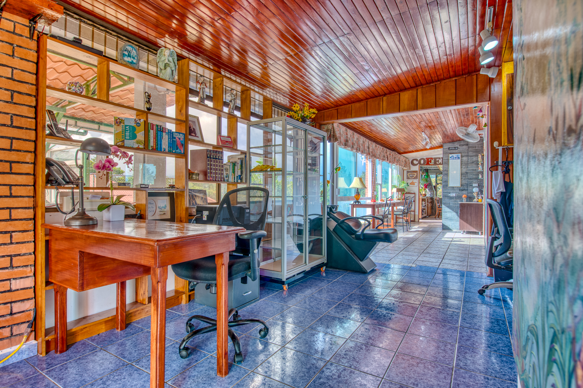 Village Hostel with Expansion Potential – Heart of Nuevo Arenal, Costa Rica