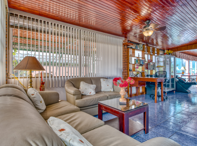 Village Hostel with Expansion Potential – Heart of Nuevo Arenal, Costa Rica