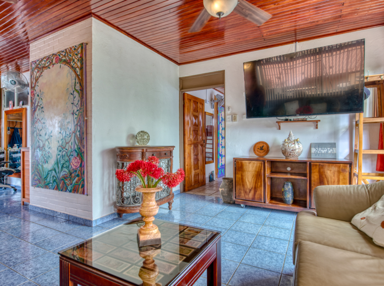 Village Hostel with Expansion Potential – Heart of Nuevo Arenal, Costa Rica