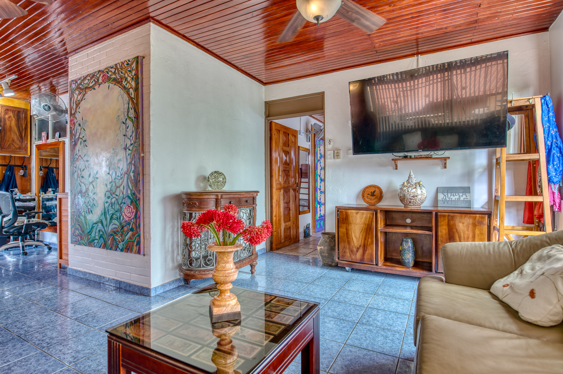 Village Hostel with Expansion Potential – Heart of Nuevo Arenal, Costa Rica