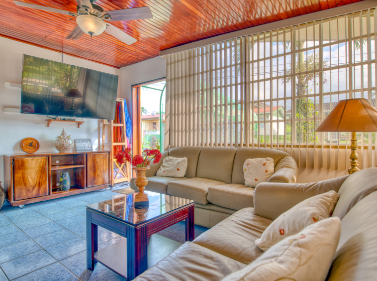 Village Hostel with Expansion Potential – Heart of Nuevo Arenal, Costa Rica