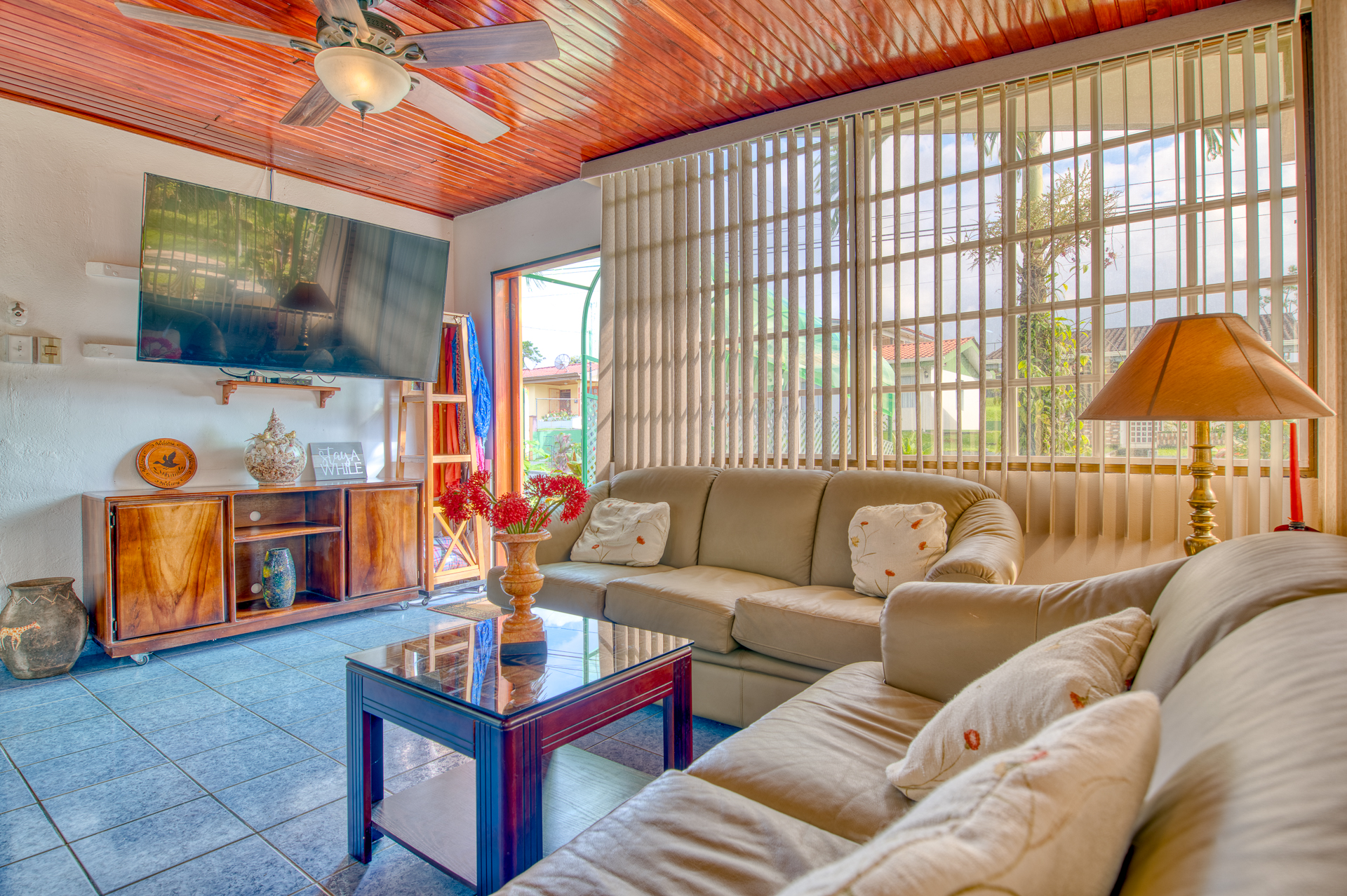 Village Hostel with Expansion Potential – Heart of Nuevo Arenal, Costa Rica