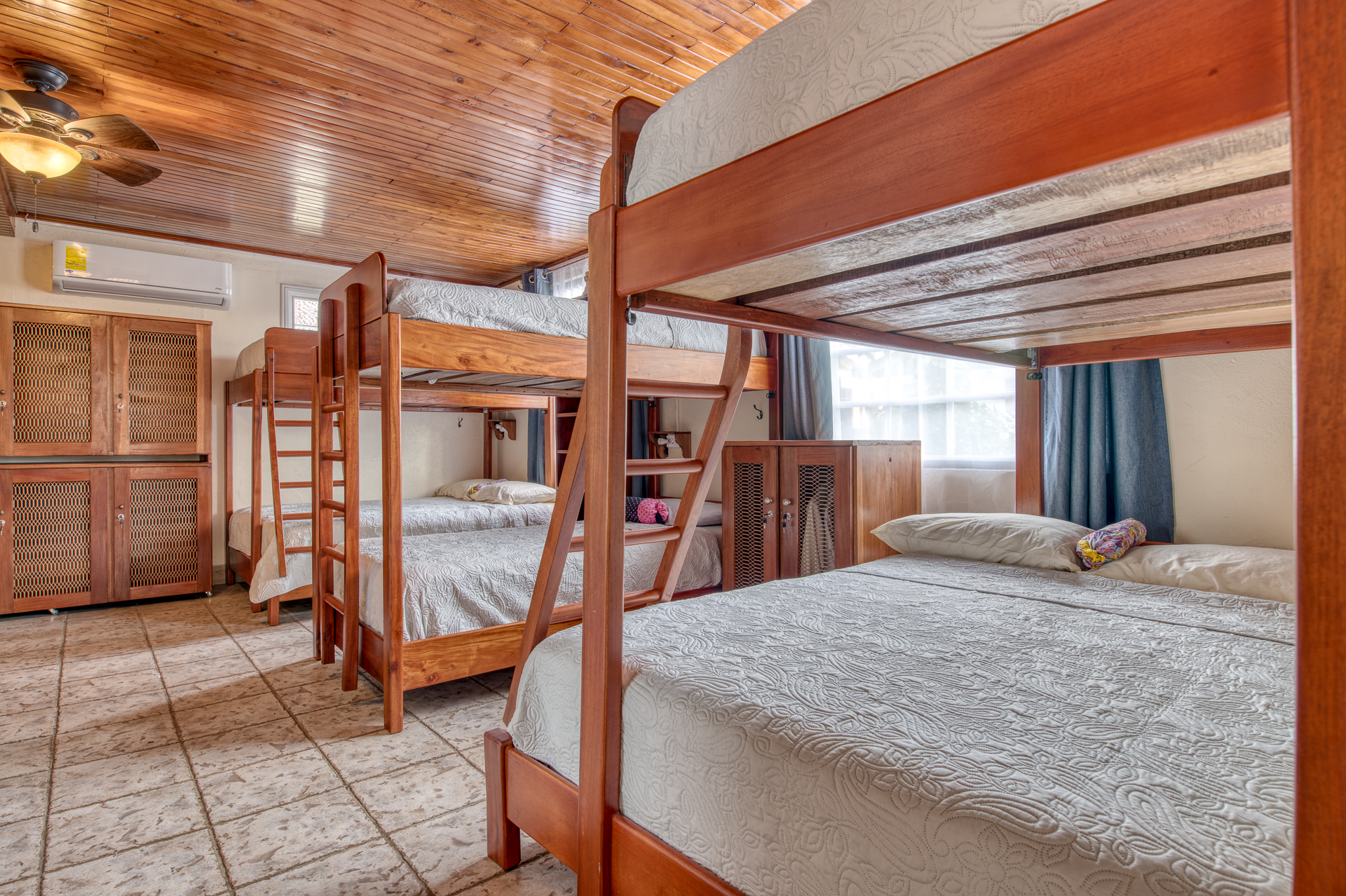 Village Hostel with Expansion Potential – Heart of Nuevo Arenal, Costa Rica