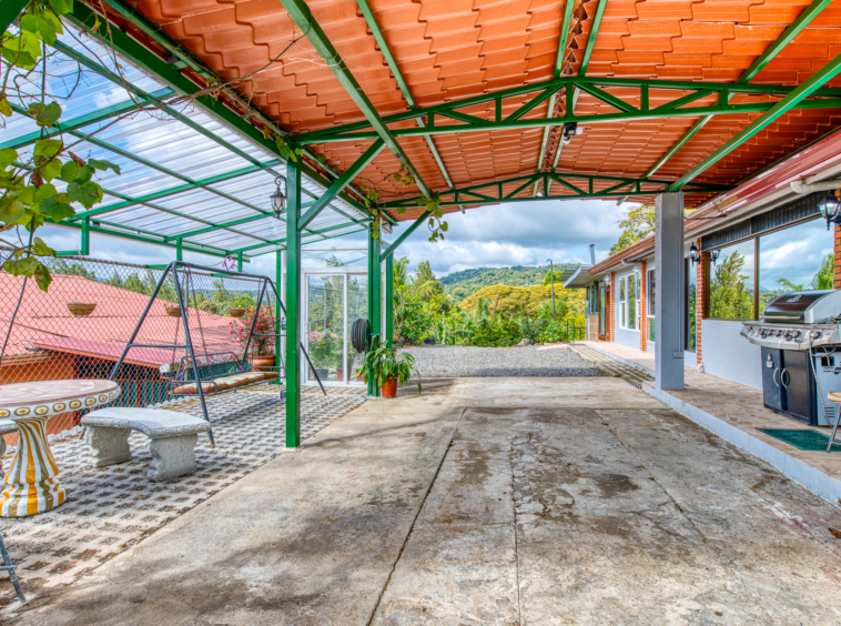 Village Hostel with Expansion Potential – Heart of Nuevo Arenal, Costa Rica