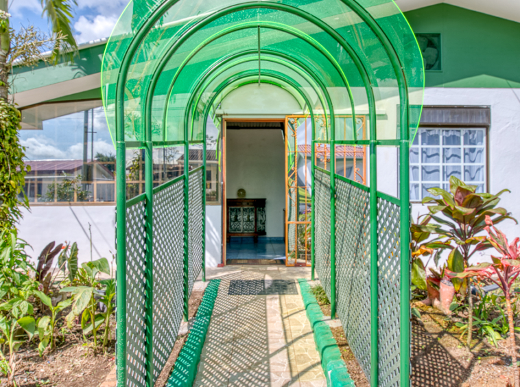 Village Hostel with Expansion Potential – Heart of Nuevo Arenal, Costa Rica