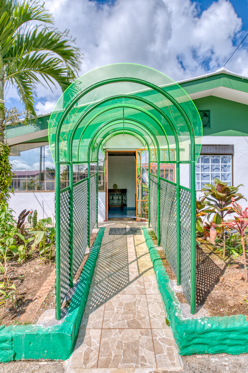 Village Hostel with Expansion Potential – Heart of Nuevo Arenal, Costa Rica