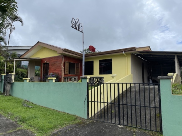 Vintage 2-Bedroom Home with Stunning Lake Views – Walkable & Full of Potential in Nuevo Arenal