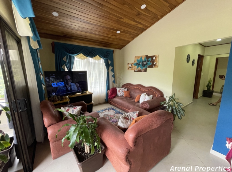 Modern 4-Bedroom Home with Lush Views & Privacy - Minutes from Downtown Nuevo Arenal.