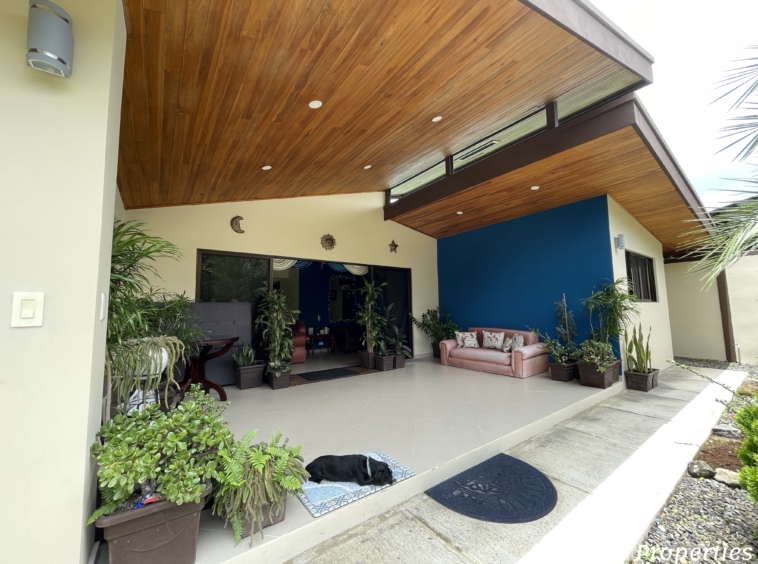 Modern 4-Bedroom Home with Lush Views & Privacy - Minutes from Downtown Nuevo Arenal.