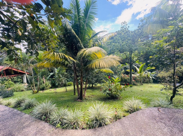 Lake Arenal Jewel: Exclusive Lakeview Estate with Private Lake Access & Separate Apartment.