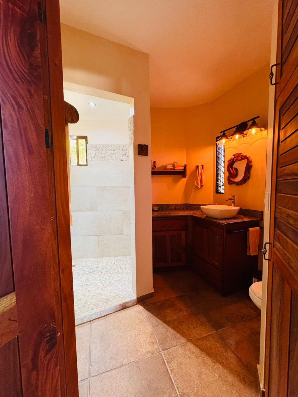 Lake Arenal Jewel: Exclusive Lakeview Estate with Private Lake Access & Separate Apartment.