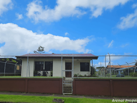 Central Classic with Oversized Garage & Wildlife Views – Nuevo Arenal, Costa Rica