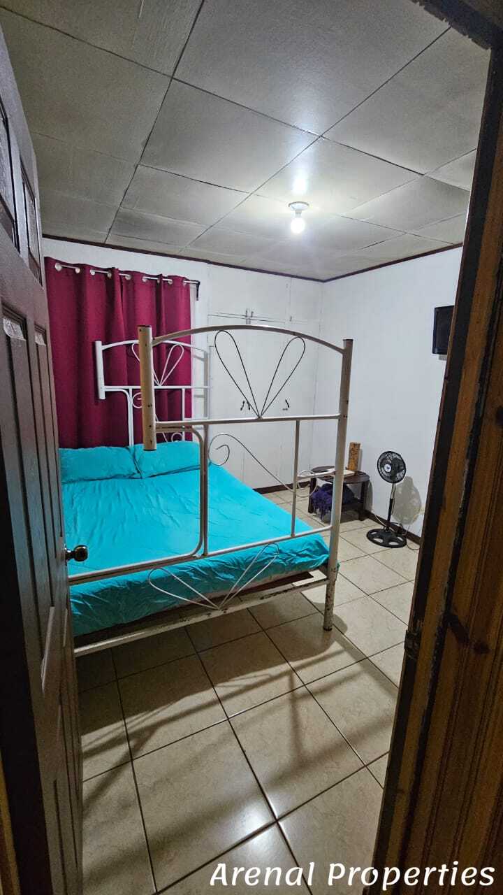 Central Classic with Oversized Garage & Wildlife Views – Nuevo Arenal, Costa Rica