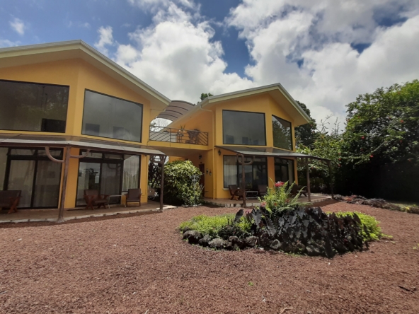 Twin Villas with Stunning Lake Arenal Views – Turnkey Investment Opportunity in Nuevo Arenal