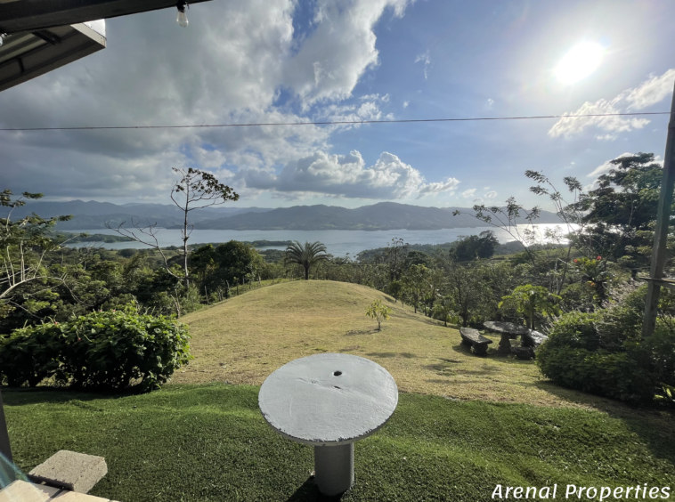 Off-Grid 3-Bedroom Home with Stunning Lake Views – Between Nuevo Arenal and La Unión