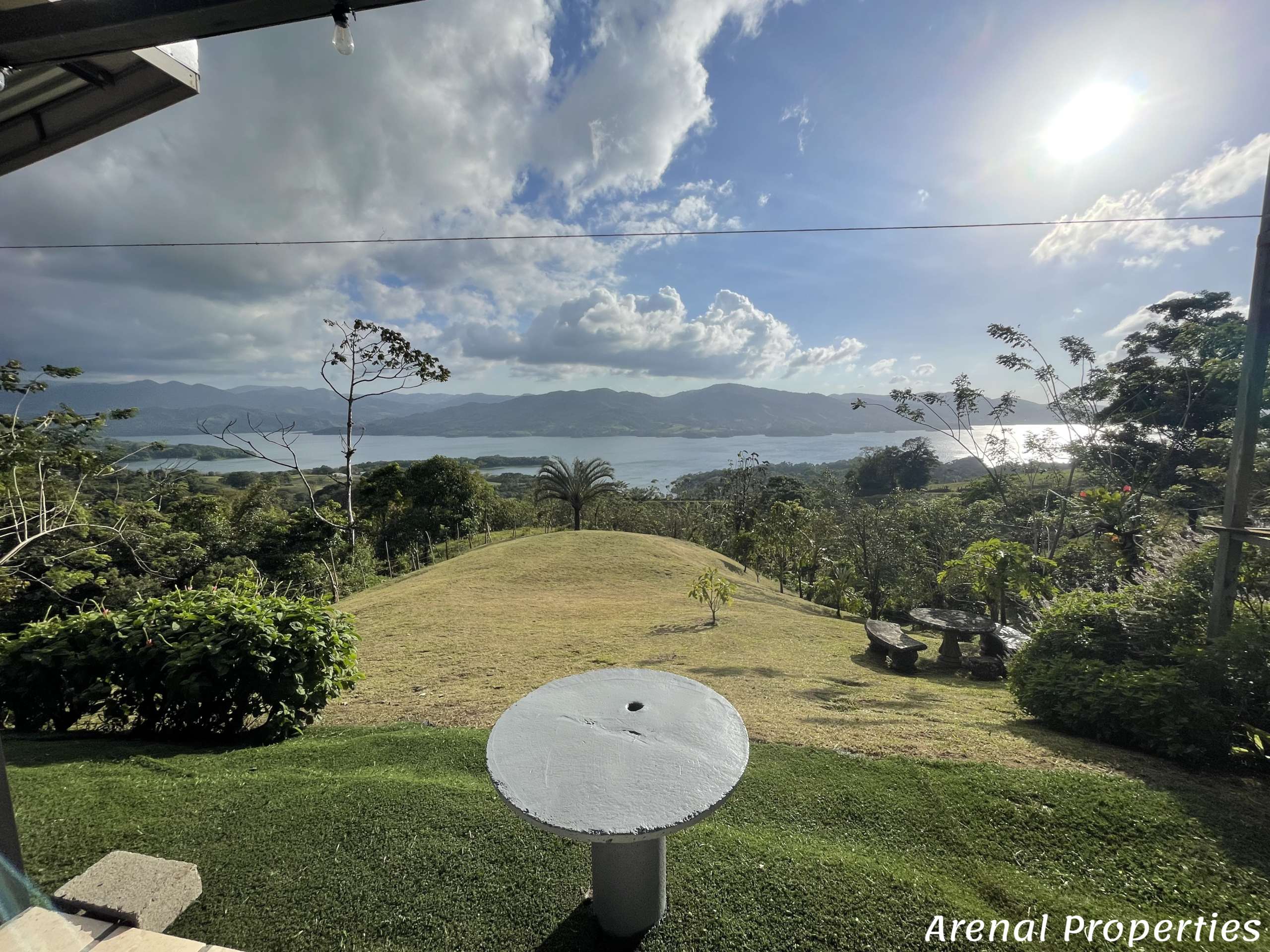 Off-Grid 3-Bedroom Home with Stunning Lake Views – Between Nuevo Arenal and La Unión