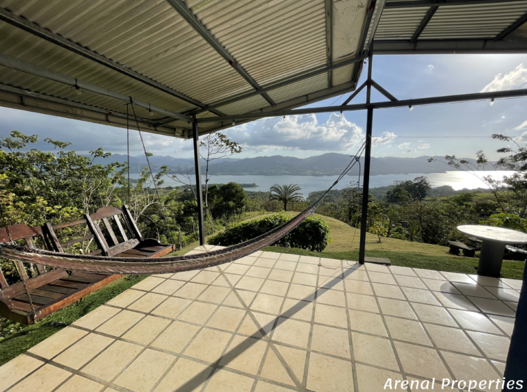Off-Grid 3-Bedroom Home with Stunning Lake Views – Between Nuevo Arenal and La Unión