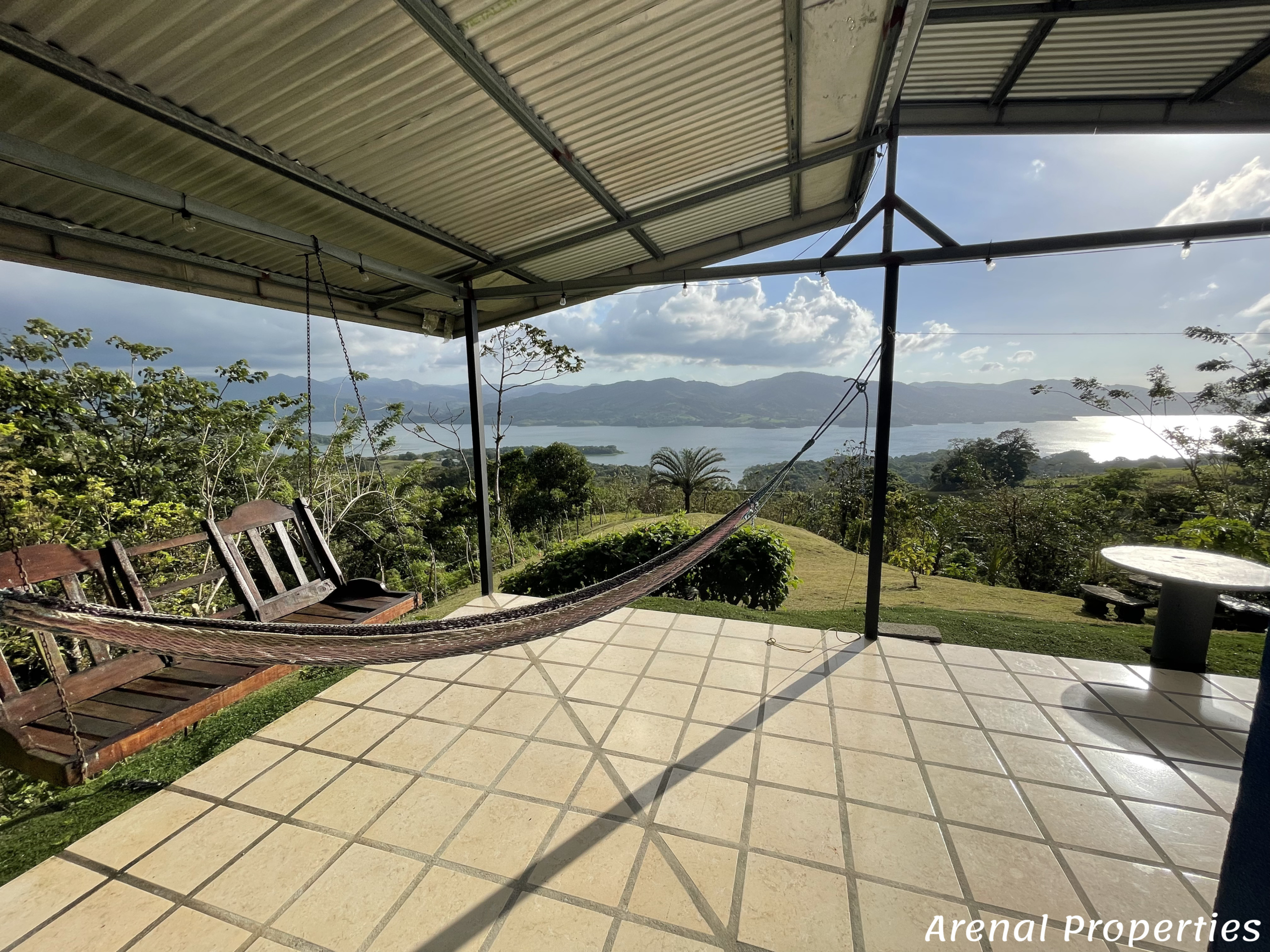 Off-Grid 3-Bedroom Home with Stunning Lake Views – Between Nuevo Arenal and La Unión