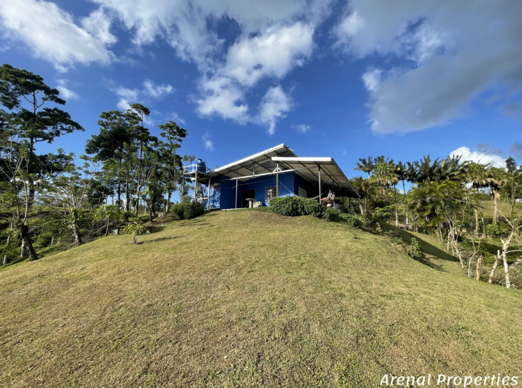 Off-Grid 3-Bedroom Home with Stunning Lake Views – Between Nuevo Arenal and La Unión