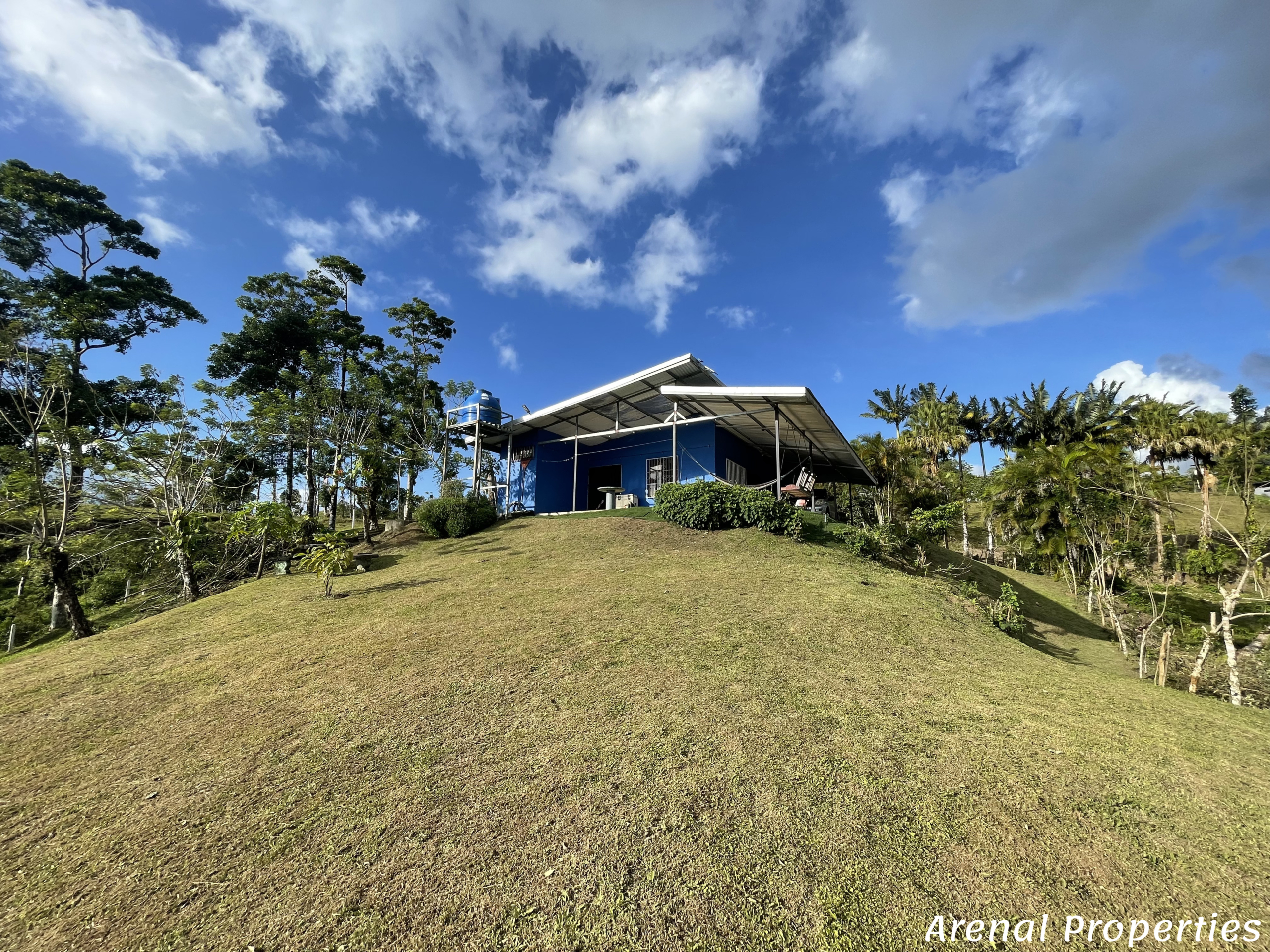 Off-Grid 3-Bedroom Home with Stunning Lake Views – Between Nuevo Arenal and La Unión
