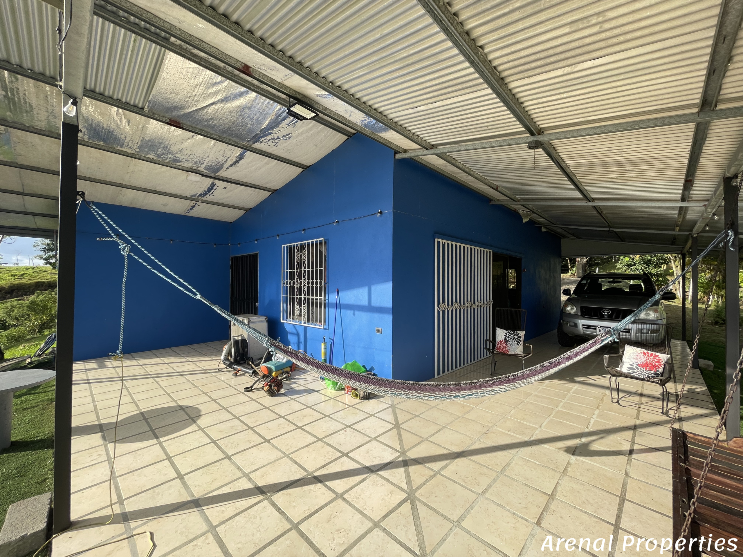 Off-Grid 3-Bedroom Home with Stunning Lake Views – Between Nuevo Arenal and La Unión