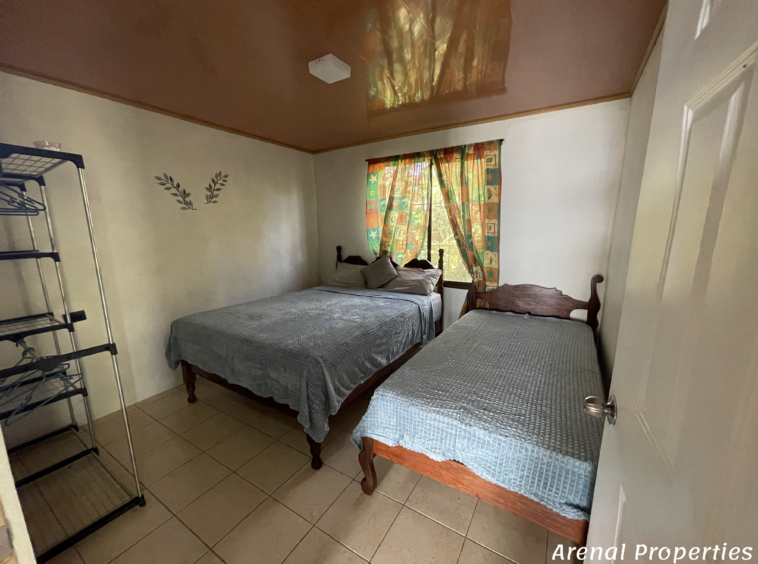 Off-Grid 3-Bedroom Home with Stunning Lake Views – Between Nuevo Arenal and La Unión