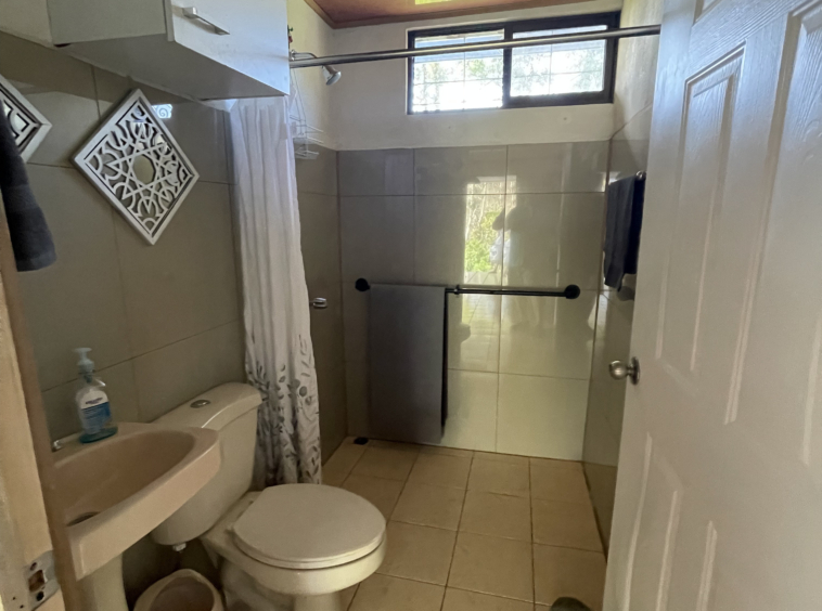 Off-Grid 3-Bedroom Home with Stunning Lake Views – Between Nuevo Arenal and La Unión
