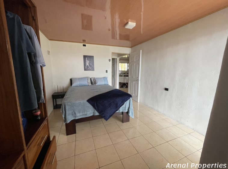 Off-Grid 3-Bedroom Home with Stunning Lake Views – Between Nuevo Arenal and La Unión