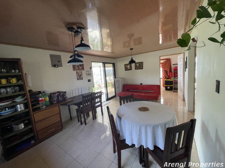 Off-Grid 3-Bedroom Home with Stunning Lake Views – Between Nuevo Arenal and La Unión