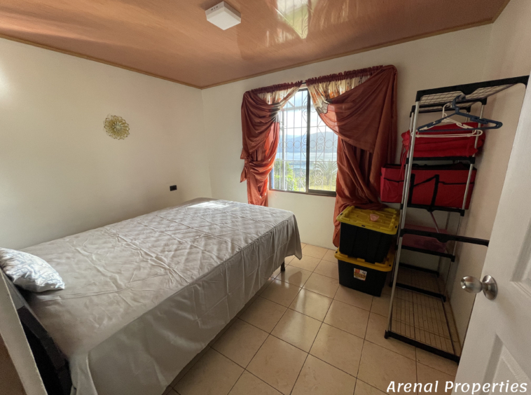 Off-Grid 3-Bedroom Home with Stunning Lake Views – Between Nuevo Arenal and La Unión