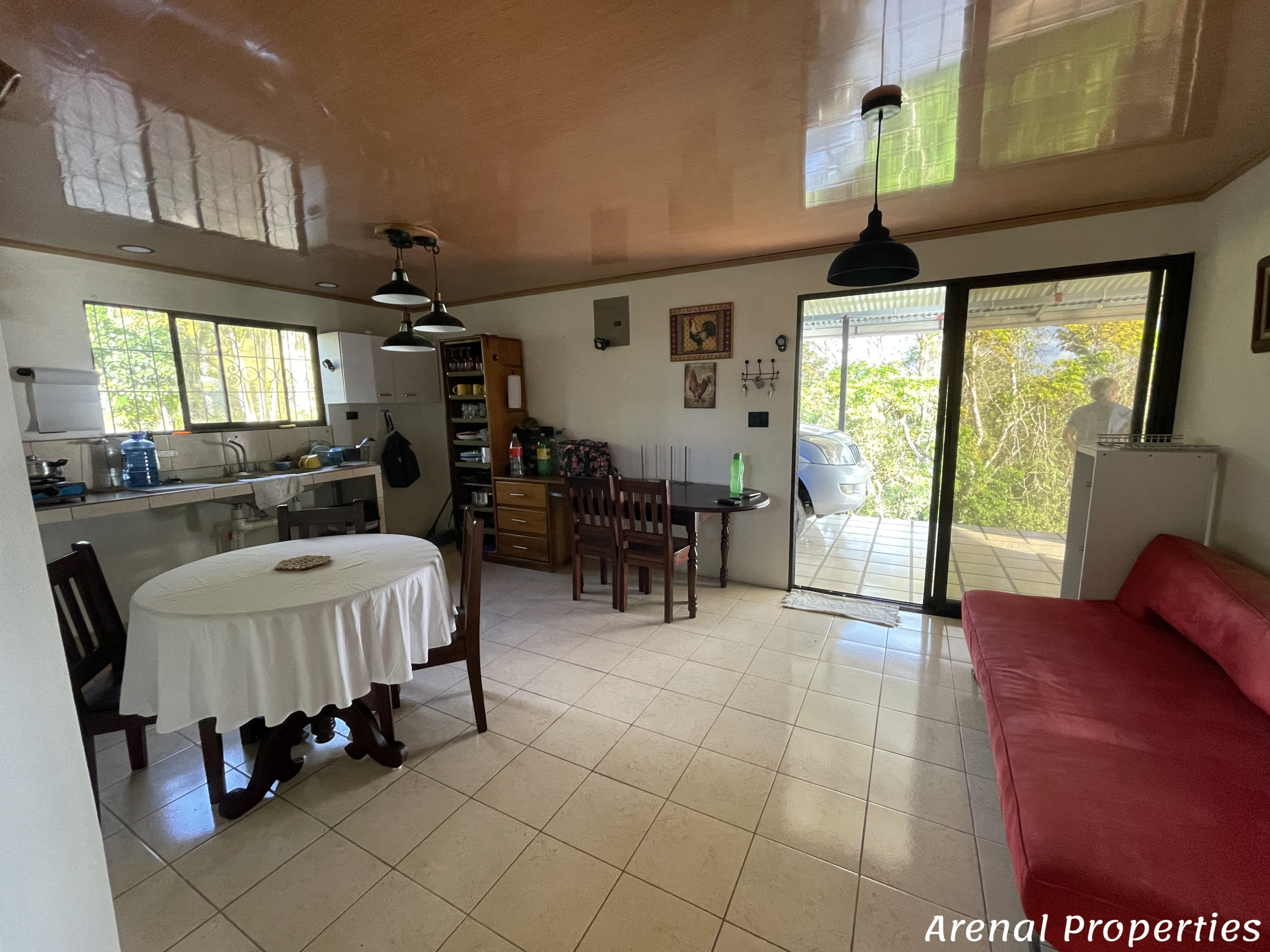 Off-Grid 3-Bedroom Home with Stunning Lake Views – Between Nuevo Arenal and La Unión